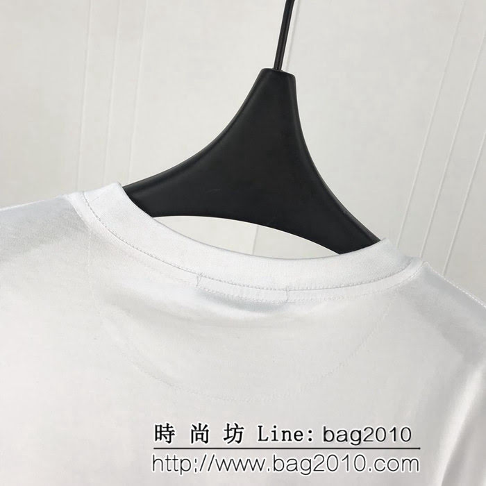 Valentino 華倫天奴 19ss早春新款 官網同步發售 蝴蝶圖騰印花短袖 定制精梳棉面料 男女同款 ydi2381